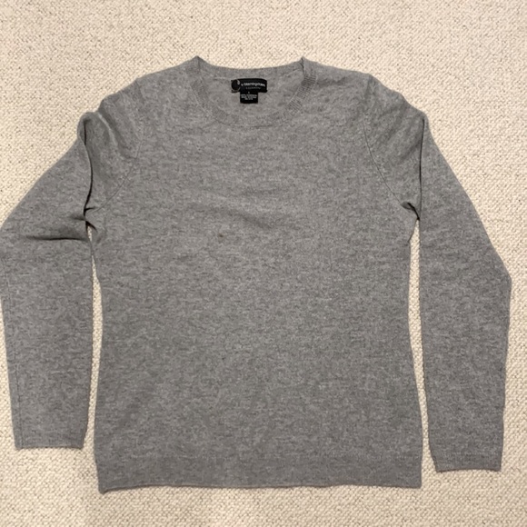 Bloomingdale’s Grey Cashmere sweater. - Picture 1 of 5